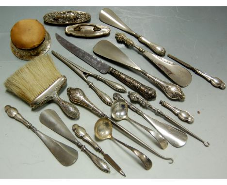 Mixed lot of assorted silver mounted, silver backed items to include button hooks, shoe horns, and pincushion etc