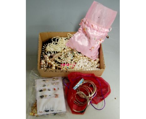 A small collection of assorted costume jewellery to include; faux pearl necklaces, bangles etc 