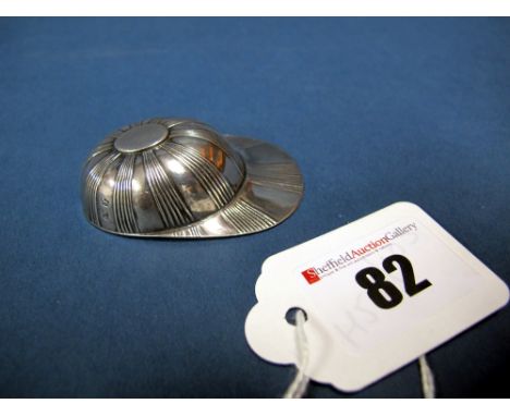 A Part Hallmarked Silver Jockey Cap Caddy Spoon, with reeded detail, 5.4cms long. 