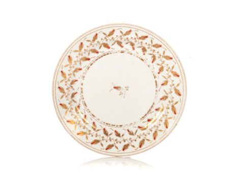 A CHAMBERLAINS WORCESTER FIRST PERIOD HAND-PAINTED PLATE, 1786 -1808 The cavetto and rim painted with running bands of gilded