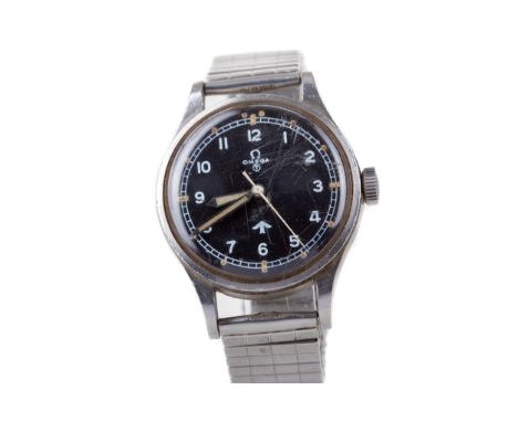 GENTLEMAN'S OMEGA MILITARY STAINLESS STEEL MANUAL WIND WRIST WATCH, the round black dial with Arabic hour markers, outer rail