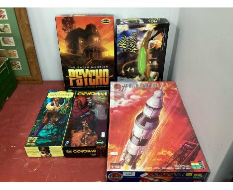 Airfix 'Apollo Saturn V', Adventure Series 'Sinbad', Moebius 'Catwoman', Pegasus 'War of the Worlds', Polar Lights 'Psyco' (c