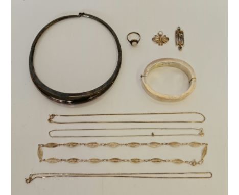 A collection of various jewellery, to include a hallmarked silver collar necklace, a hinged bangle stamped 925, a ring, two p