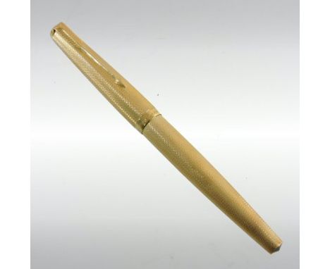 An 18 carat gold cased Parker fountain pen, circa 1980's, with engine turned decoration, 13cm long, in original case