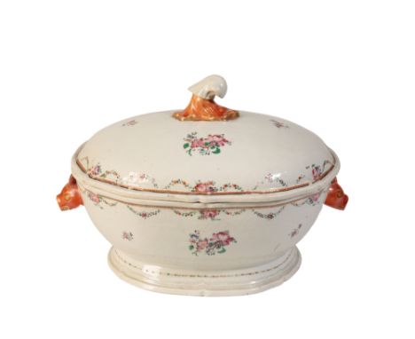 EXPORT FAMILLE ROSE TUREEN AND COVER, QING DYNASTY, 18TH CENTURY, painted with floral garlands, with a knop-finial and boars 