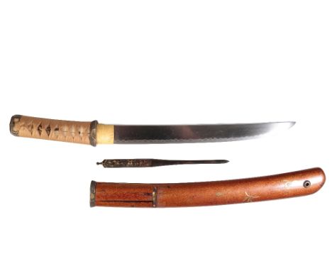 JAPANESE SHORT SWORD (TANTO), EDO PERIOD, the slightly curved steel blade with a hira and takamaki-e decorated scabbard, the 