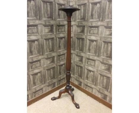 EARLY 20TH CENTURY MAHOGANY TORCHERE PEDESTAL, the circular top over a reeded column and tripod supports with carved leaf des