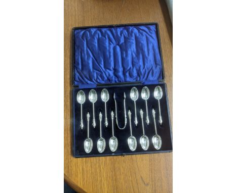 Elkington and Co set of silver tea spoons and sugar tongs, having twisted columns and apostle terminals, hallmarked Birmingha