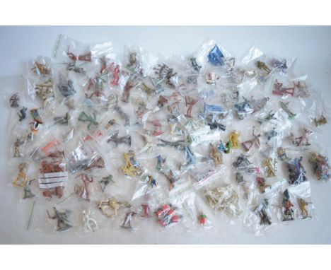 Extensive collection of toy model figures, mostly plastic to include Britain's, Crescent Toys, Lone Star etc. Qty to include 