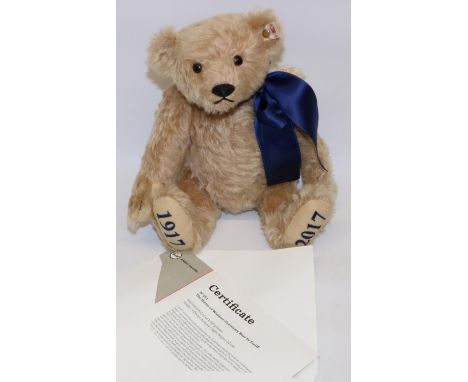 Steiff House of Windsor Centenary 1917-2017 teddy bear, with medallion on ribbon, with COA, H29cm 