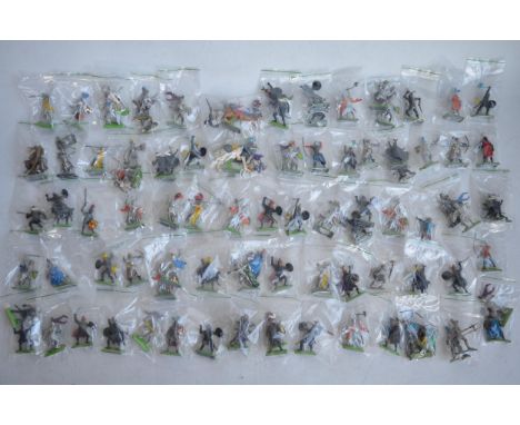 Extensive collection of (mostly) Britain's Deetail plastic toy model figures with metal bases, mostly medieval knights but al