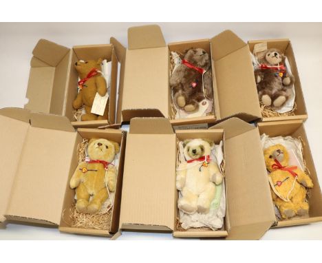 Ashton-Drake Galleries: ten vintage style teddy bears, max. H19cm, and a doll with Winnie the Pooh outfit 'It's time for bed,