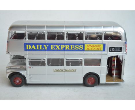 Large Sun Star highly detailed diecast Routemaster Bus model, 2903 RM664-WLT 664 "The Silver Lady". Model in excellent condit