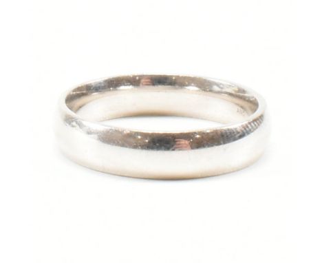 A hallmarked 9ct white gold band ring. The plain wedding band style ring of traditional court form. Hallmarked for Birmingham