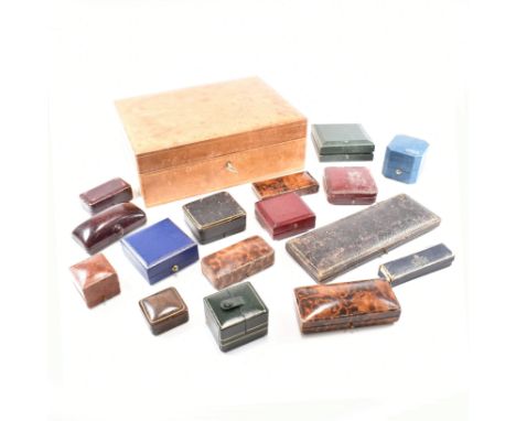 A collection of vintage and antique jewellery boxes. The boxes to include a leather full size jewellery box with lined compar