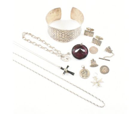 An assorted collection of silver and white metal jewellery. The lot to include a purple stone pendant, black stone and marcas