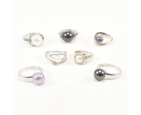 An assorted collection of 925 silver and white metal rings. The lot to include simulated and cultured pearls in whites, purpl