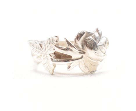 A vintage Finnish Auran Kultaseppa Oy 813 silver ring. The ring of moulded form depicting a rose wrapped around the finger wi