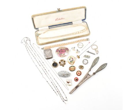 An assorted collection of silver and costume jewellery. The lot to include 830 silver pendant brooch pin, 835 fine curb link 