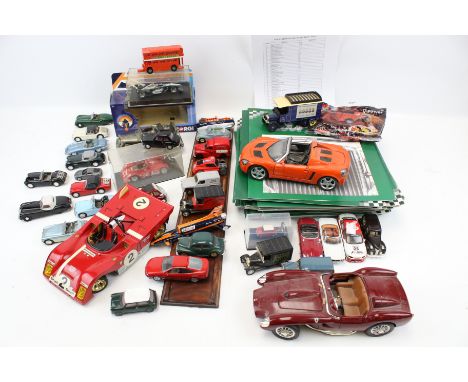 A collection of assorted diecast model cars and car magazines. Consisting of 'The Ultimate Car Collection' from Del Prado, da