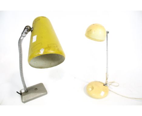 Two retro desk lights. Including a Searchlight 1008 telescope light, Max. H33cm and a gooseneck lamp with yellow enamel shade