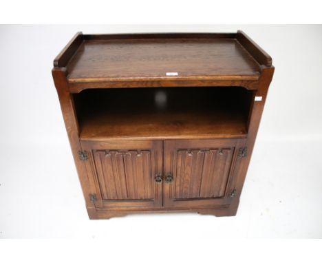 A 20th century oak buffet style record hi-fi cabinet. Having an open shelf with two door cupboard beneath, raised on bracket 