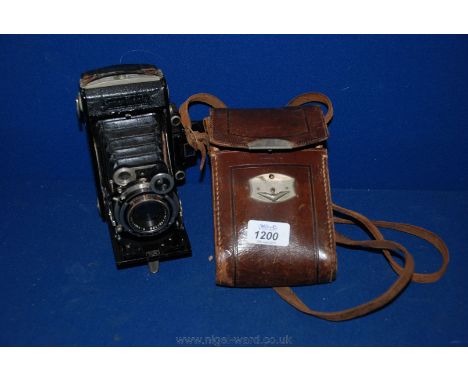 A Zeiss Ikon super Ikonta folding bellows Camera with Carl Zeiss Jena Tessar 10.5 cms F/4.5 Lens, with case