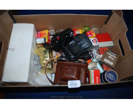 A quantity of photographic items including an Agfa Silette 35mm Camera with an Agfa apotar 45mm f/3.5 Lens and ever ready cas