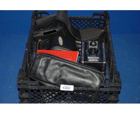 A quantity of Cameras including Eumig Mini 5 Cine Camera, Flash Gun, Samsung Compact Camera, Coronet F-20 Box Camera etc.