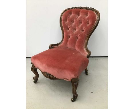 Victorian walnut framed spoon back chair, with red button upholstered back and seat, showwood frame with carved cresting on c