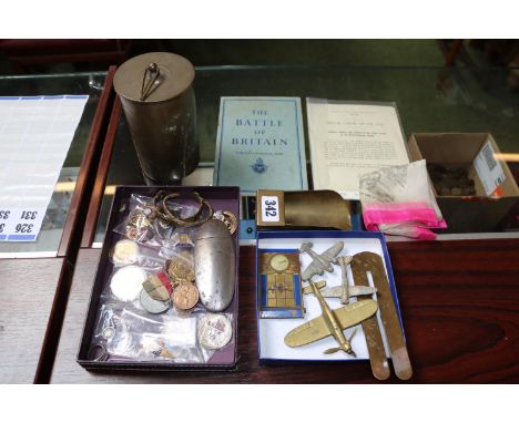 Collection of Military related items inc. RAF and Army; RAF Sweetheart compact, Brass Shell gong, Badges, Tie Clip etc 