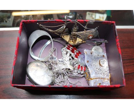 Collection of assorted Silver jewellery and a Silver Fillagree model of a Galleon 