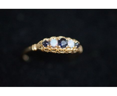 9ct Gold ring set with opal &amp; garnet Size R