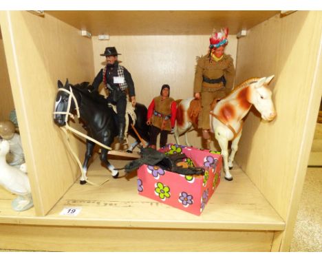 QUANTITY OF VINTAGE TOYS INCLUDING LONE RANGER & TONTO DOLLS + ACCESSORIES