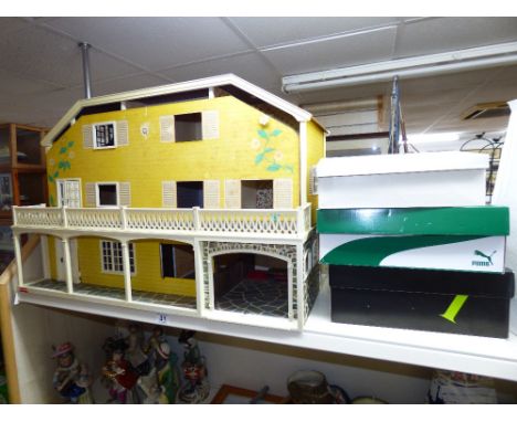 VINTAGE DOLLS HOUSE & FURNITURE