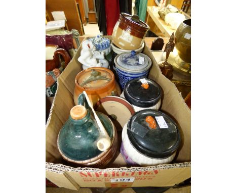 QUANTITY OF CERAMIC ITEMS INCLUDING ROYAL DOULTON