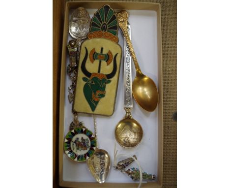 A small quantity of Egyptian Revival items, to include silver and enamel examples. 