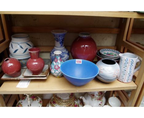 Studio Pottery: a collection of seventeen items, to include examples by Donald Mills, Alison Sandeman, Jackie Kennard, Molly 
