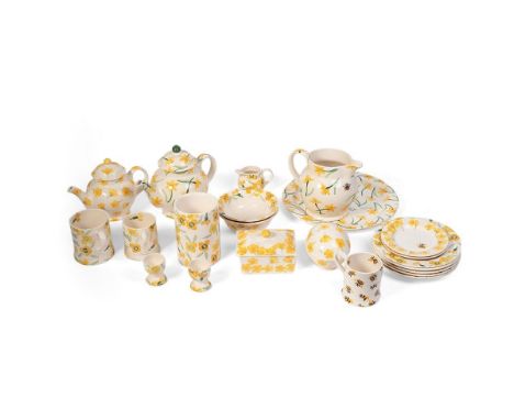 Emma Bridgewater Pottery in the Daffodil pattern, Yellow Wall Flower, to include a 4 person teapot, a 3 person teapot, a serv
