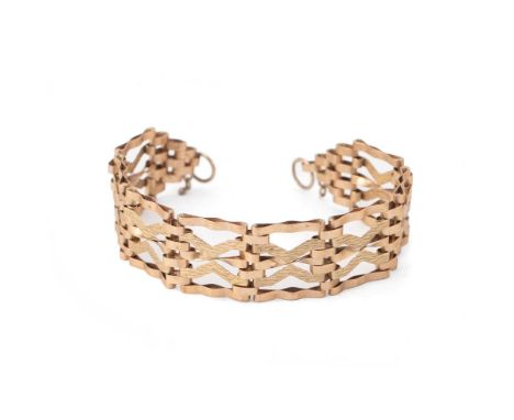9ct gold fancy gate bracelet, 15.5cm long, missing clasp, 9.1g.