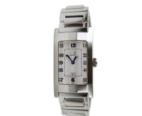 A gentleman`s Dunhill Facet bracelet watch. Numbered 114 Q10553. Swiss quartz movement. White dial with Arabic numeral hour m