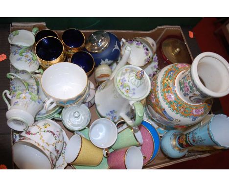 A box of miscellaneous items, to include a Paragon Wild Violets pattern part tea service, Wedgwood trinket jar and cover, sar