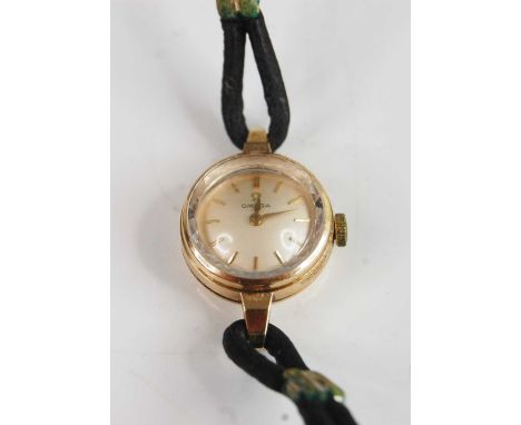 An Omega 9ct gold cased lady's wristwatch, having signed champagne dial and manual wind movement, dia.16mm