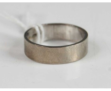 An 18ct white gold wedding band, 3.8g, size K/L