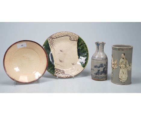 Kozan Pinselbecher & 4 Arbeiten, wohl Kozan Japan 19. Jh.Zylinderförmig, mit Wulstlippen, graue hochgebrannte Steingutscherbe