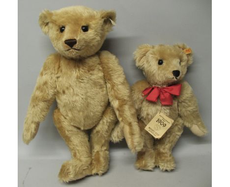 A Steiff Limited Edition teddy bear, in the collectors' Bear UK series, 1989 No. 631/2000, 58cm high, with certificate and a 