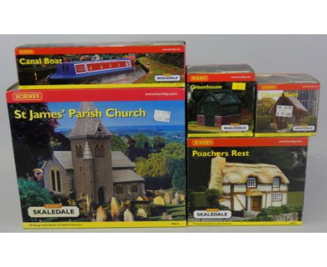 Hornby 'OO' gauge - Five boxed 'Skaledale' models comprising; R8500 Poachers Rest, R8554 Church Gate, R8682 Greenhouse, R8746