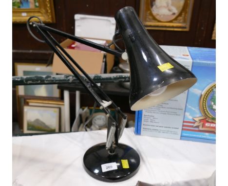 Adjustable desk lamp