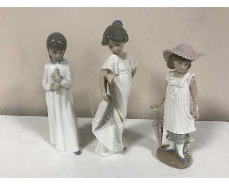 Three Nao figures - girls 