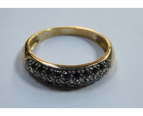 9ct GOLD DRESS RING SET WITH BLACK SAPPHIRES AND CLEAR STONES 